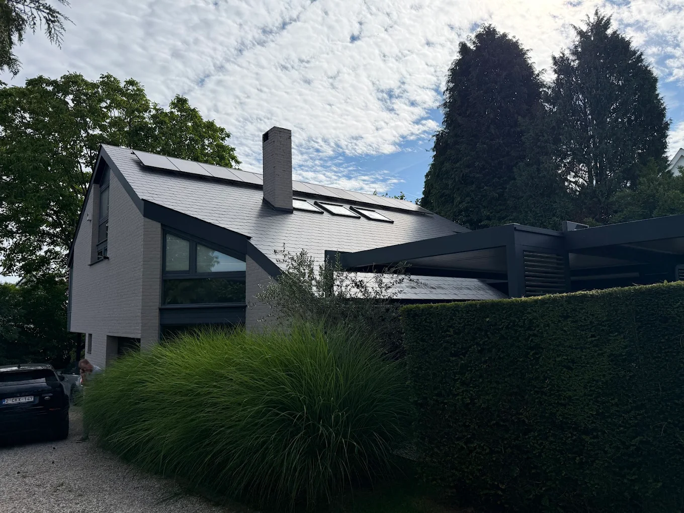 Maison contemporaine aux lignes épurées et jardin